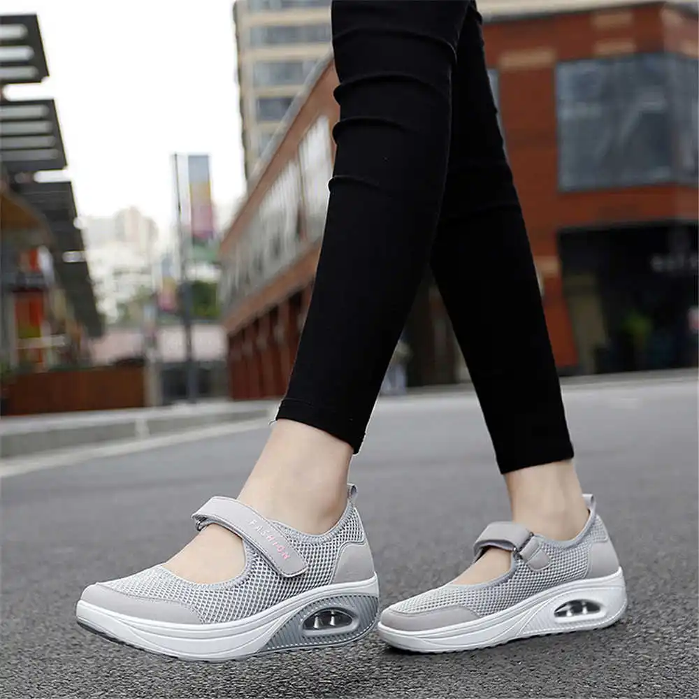 Luxury Lifestyle Goods - 36-41 Demi-season Colored Sneakers Walking Skates
