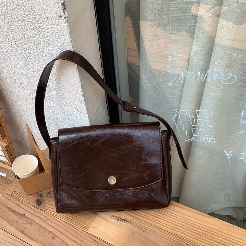 CGCBAG Vintage Lage Capacity M - огляд і ціна Luxury Lifestyle